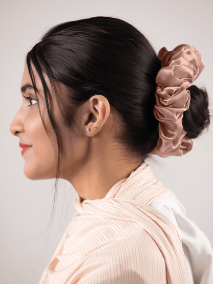 Silk Scrunchie in Black